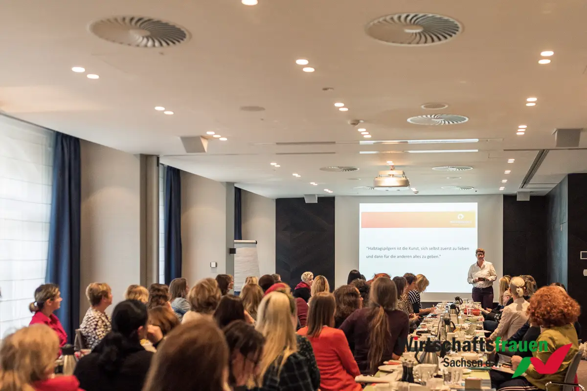 20191008_wirtschaftsfrauen_fruehstueck_dresden_151_web-1.jpg