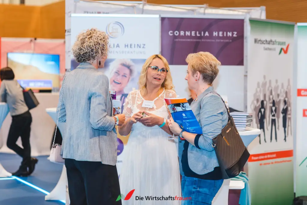 2020_20201008_wirtschaftsfrauen_Weitsicht_Ballsportarena_049_web.jpg