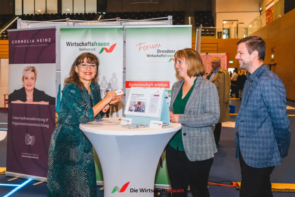 2020_20201009_wirtschaftsfrauen_Weitsicht_Ballsportarena_018_web.jpg