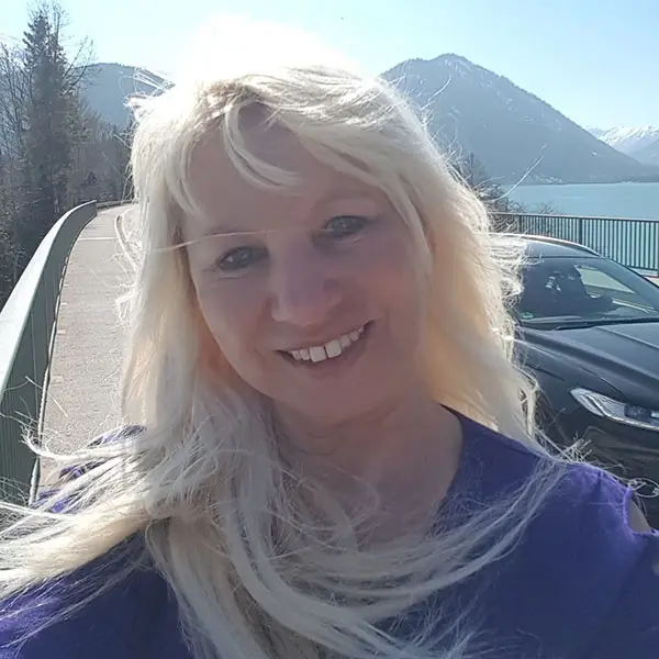 Christin G. Mueller 600
