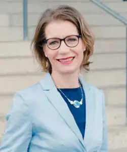 Vera.Loewe BusinessPortrait 11.2020 10 klein
