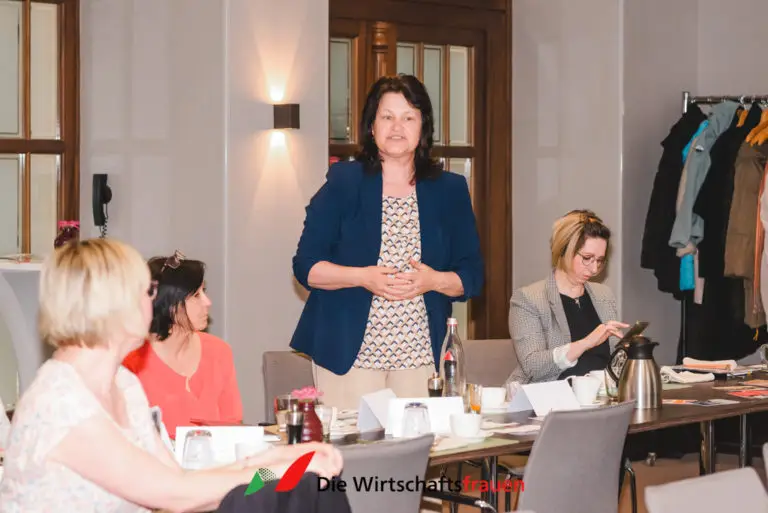 20230420 wirtschaftsfrauen dresden fruehstueck 290 web