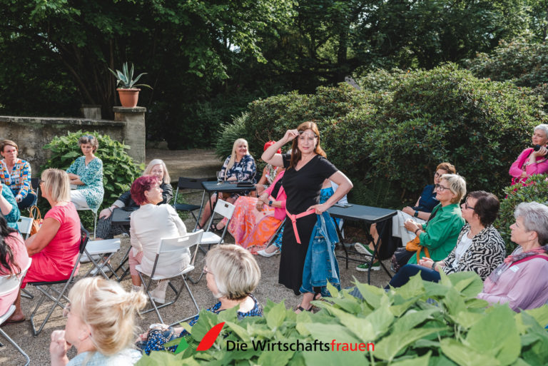 20230608 wirtschaftsfrauen e time Sommerfest Schloss Seifersdorf 143 web